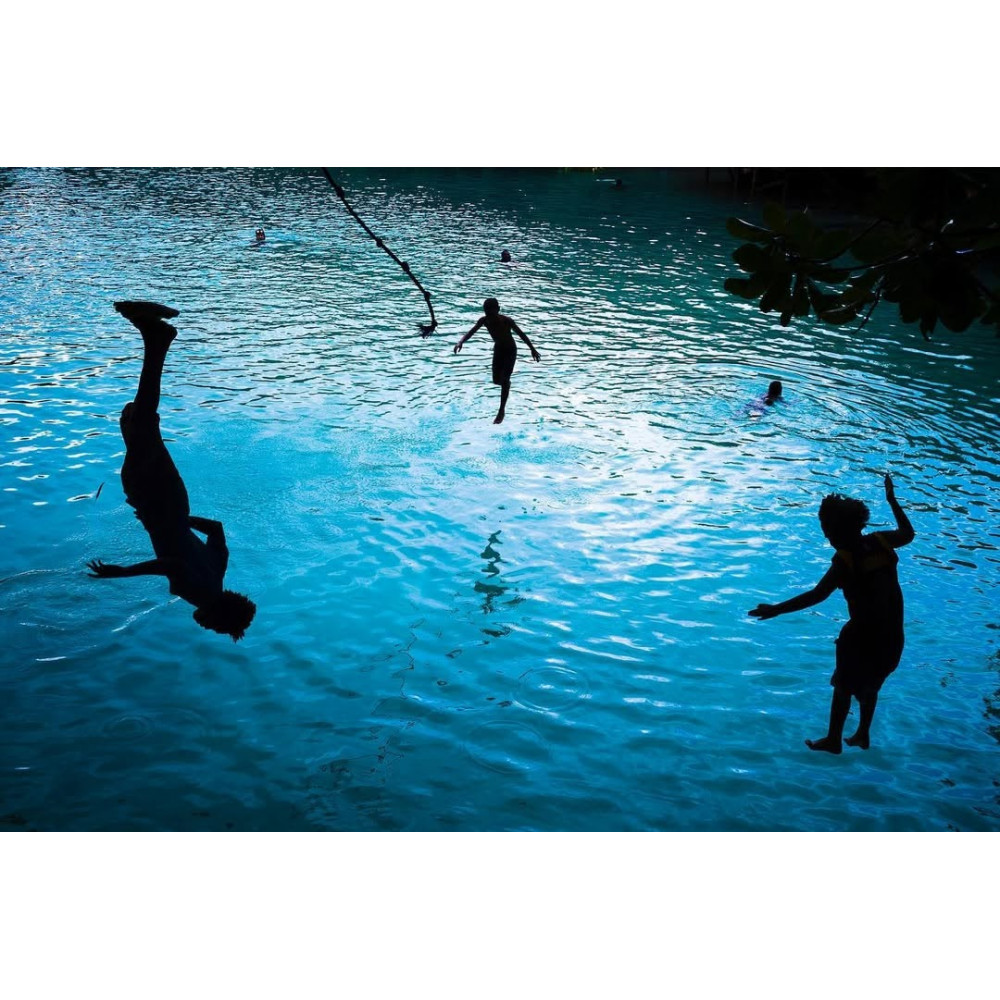 https://leica-store.ph/image/cache/catalog/Article/JCI/Title%20-%20Free%20Fall%20-%20Jonathan%20Hodder-1000x1000.jpg